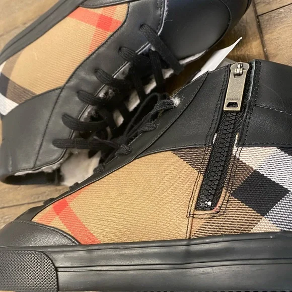 *RARE* Burberry Children Mini Haypark Sneaker - Picture 7 of 13